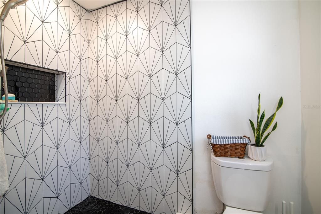 Active With Contract: $390,000 (3 beds, 2 baths, 1421 Square Feet)