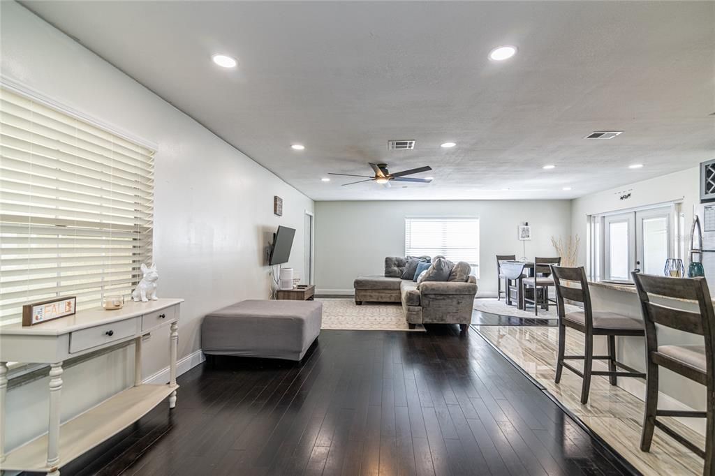 Active With Contract: $390,000 (3 beds, 2 baths, 1421 Square Feet)