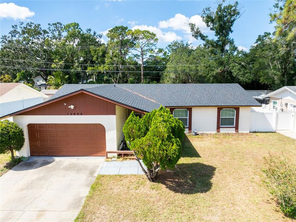 Active With Contract: $390,000 (3 beds, 2 baths, 1421 Square Feet)