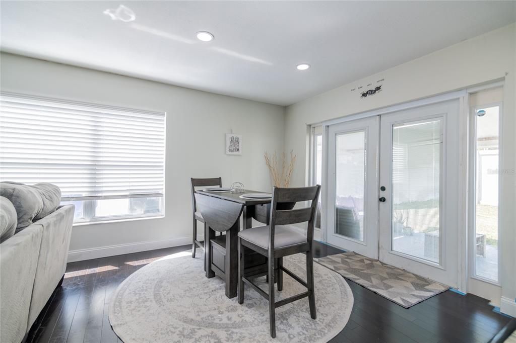 Active With Contract: $390,000 (3 beds, 2 baths, 1421 Square Feet)