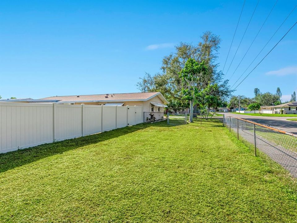 Active With Contract: $399,000 (3 beds, 2 baths, 1574 Square Feet)