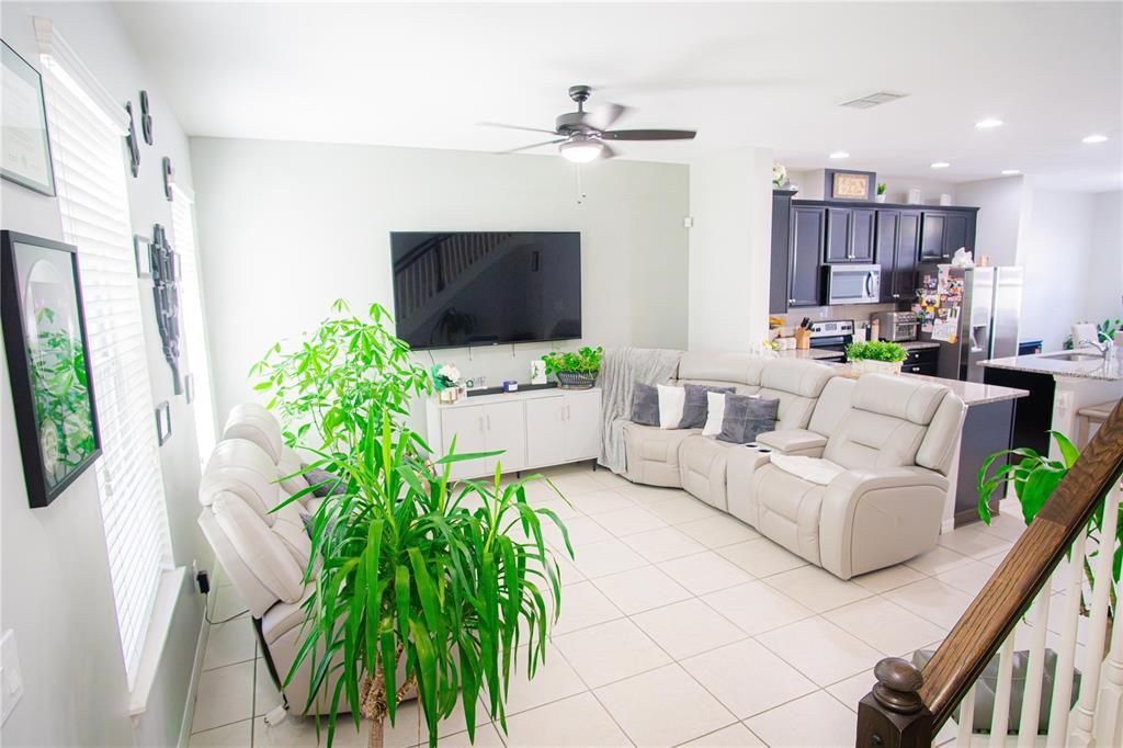 待售: $428,000 (3 贝兹, 2 浴室, 1584 平方英尺)