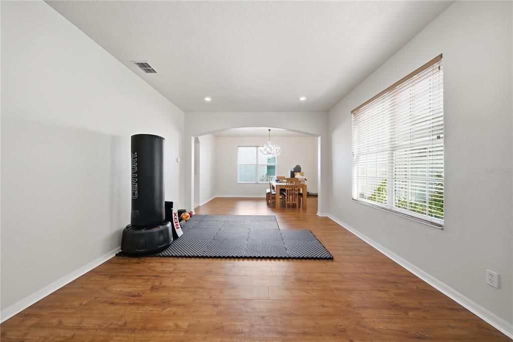 For Rent: $4,400 (6 beds, 4 baths, 4319 Square Feet)