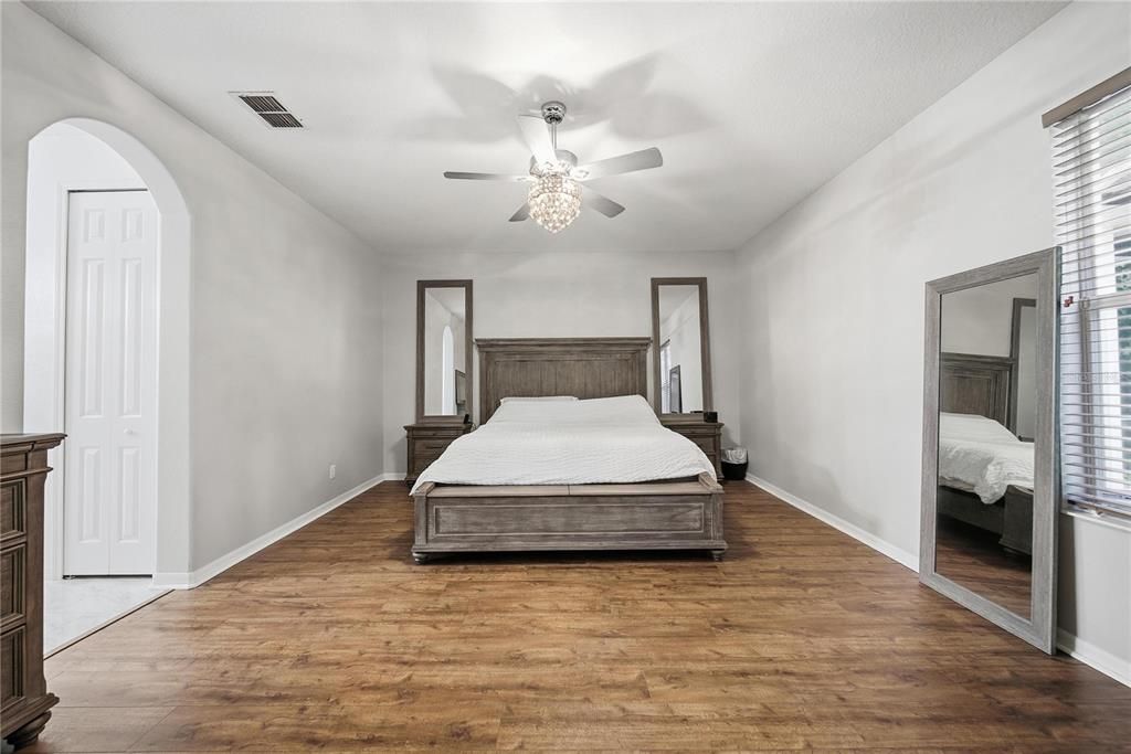 For Rent: $4,400 (6 beds, 4 baths, 4319 Square Feet)