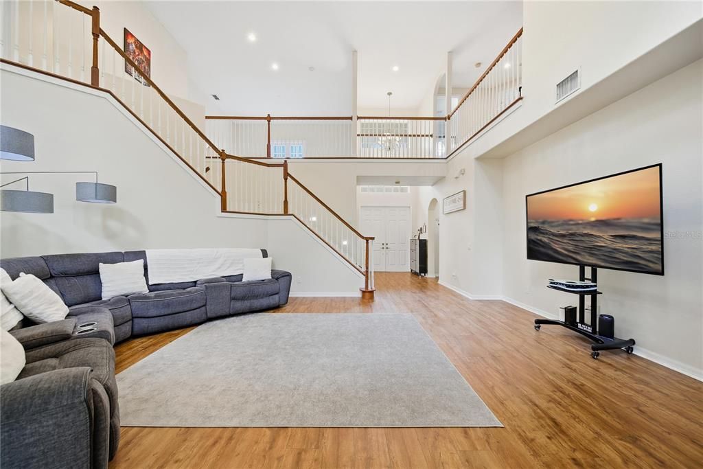 For Rent: $4,400 (6 beds, 4 baths, 4319 Square Feet)