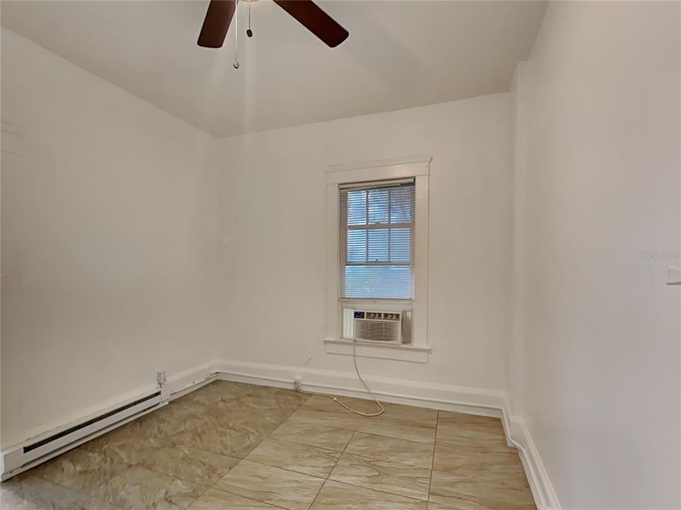 For Rent: $1,299 (2 beds, 1 baths, 1890 Square Feet)