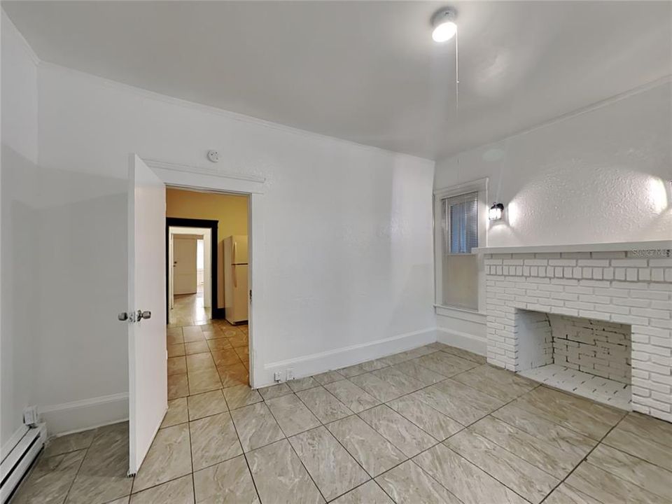 For Rent: $1,299 (2 beds, 1 baths, 1890 Square Feet)