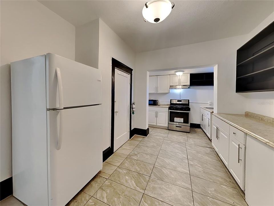 For Rent: $1,299 (2 beds, 1 baths, 1890 Square Feet)