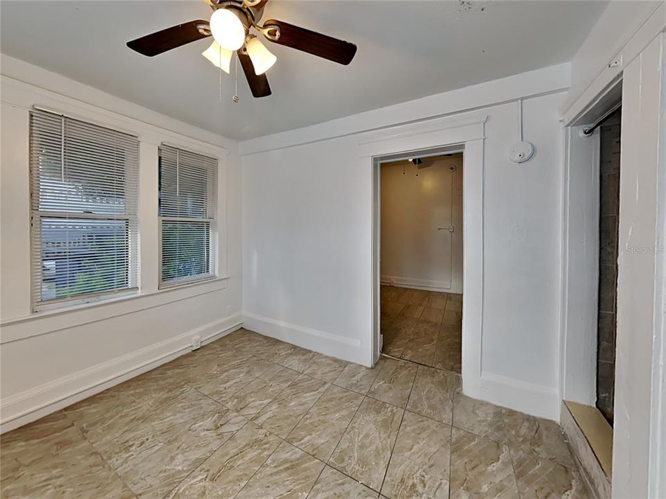 For Rent: $1,299 (2 beds, 1 baths, 1890 Square Feet)