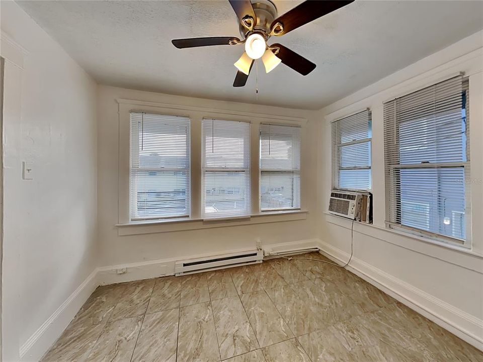 For Rent: $1,299 (2 beds, 1 baths, 1890 Square Feet)