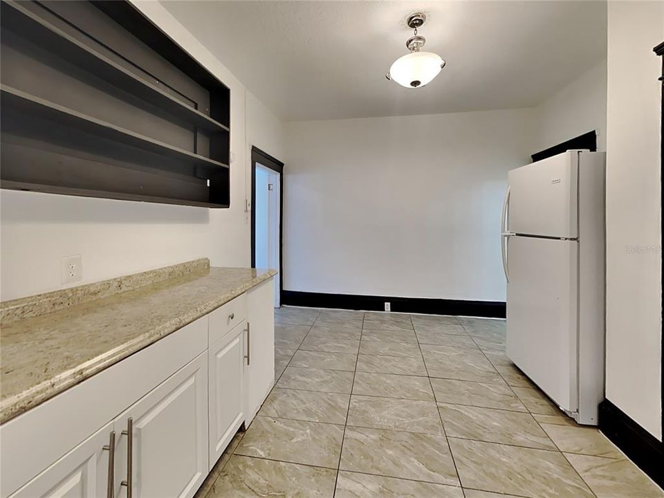 For Rent: $1,299 (2 beds, 1 baths, 1890 Square Feet)