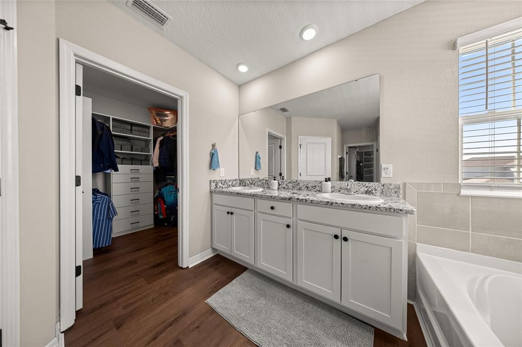 For Sale: $475,000 (4 beds, 3 baths, 3345 Square Feet)