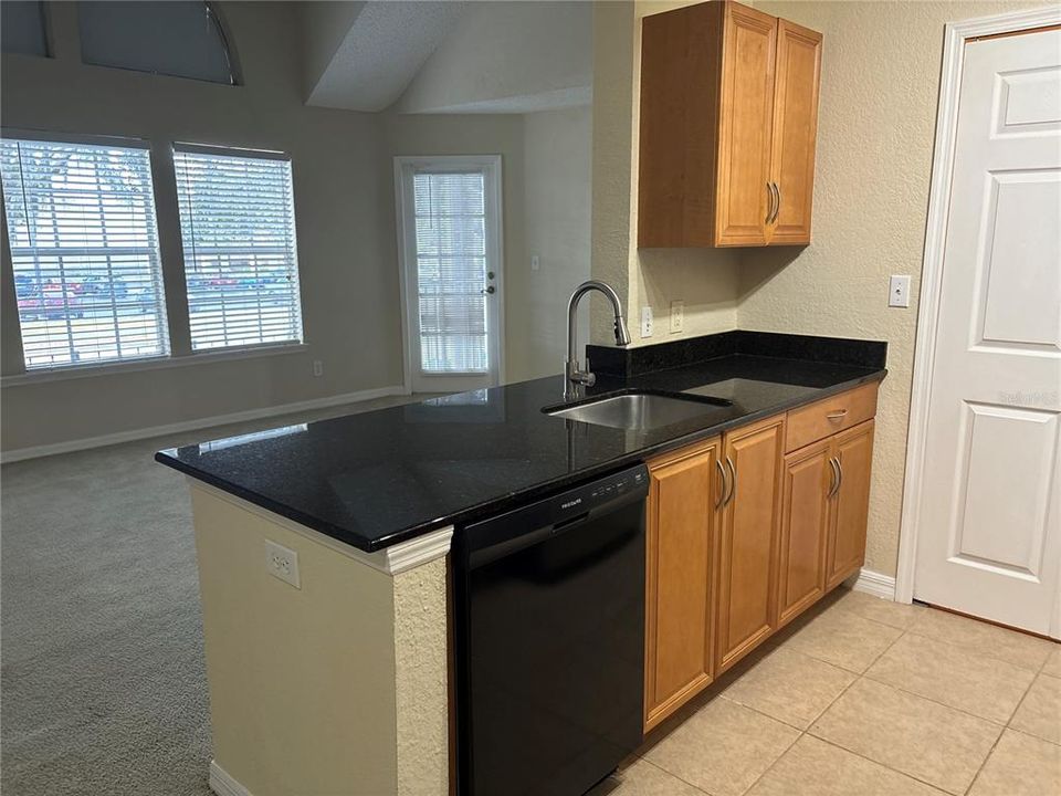 Active With Contract: $1,550 (1 beds, 1 baths, 1178 Square Feet)