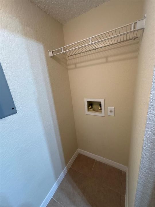 Active With Contract: $1,550 (1 beds, 1 baths, 1178 Square Feet)