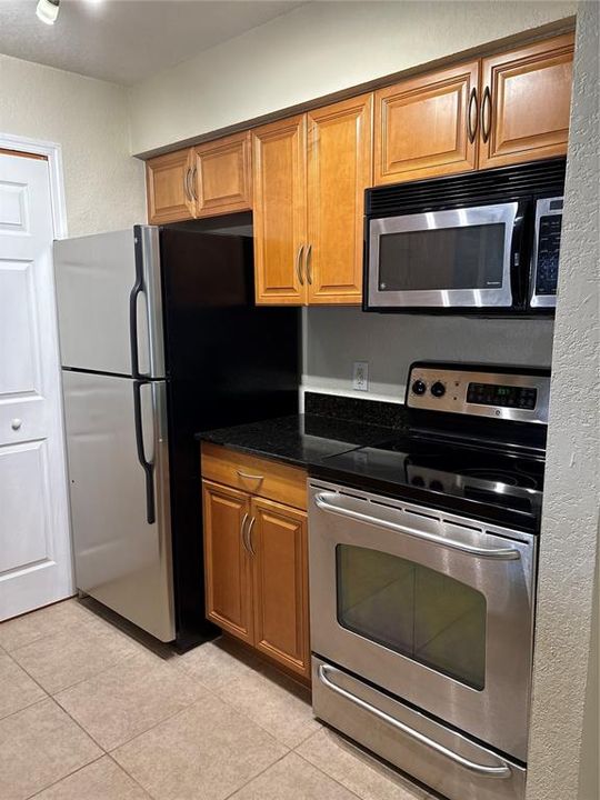 Active With Contract: $1,550 (1 beds, 1 baths, 1178 Square Feet)