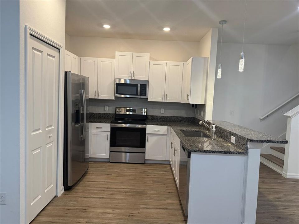 В аренду: $2,250 (3 спален, 2 ванн, 1666 Квадратных фут)