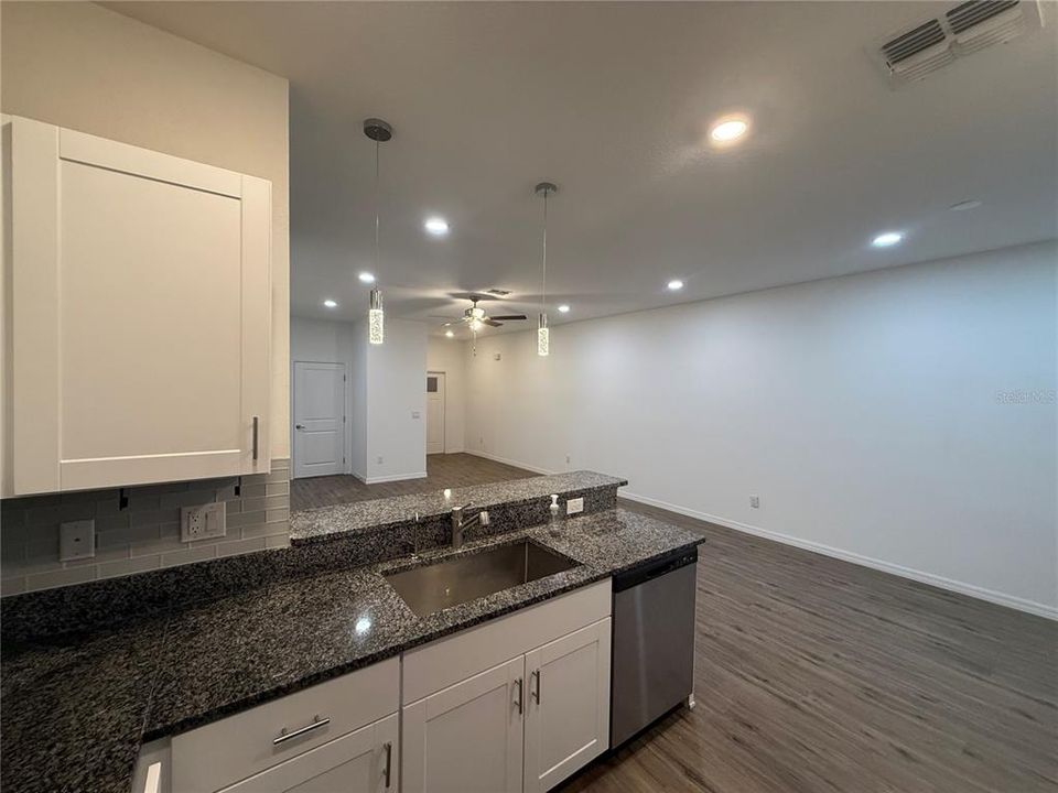 В аренду: $2,250 (3 спален, 2 ванн, 1666 Квадратных фут)