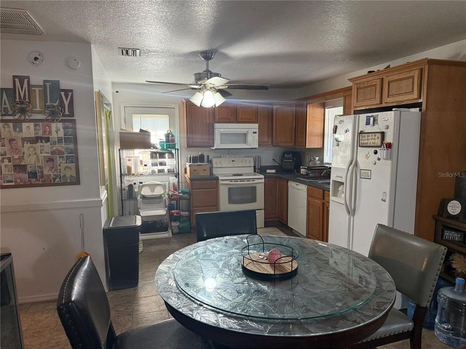 En Venta: $230,000 (3 camas, 2 baños, 1213 Pies cuadrados)