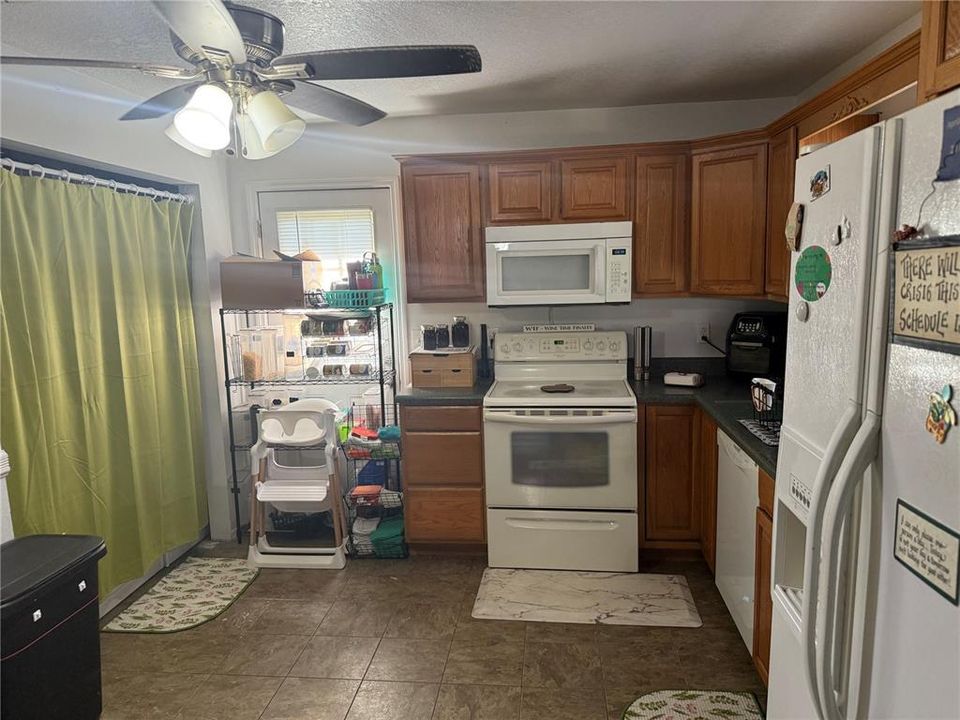 En Venta: $230,000 (3 camas, 2 baños, 1213 Pies cuadrados)