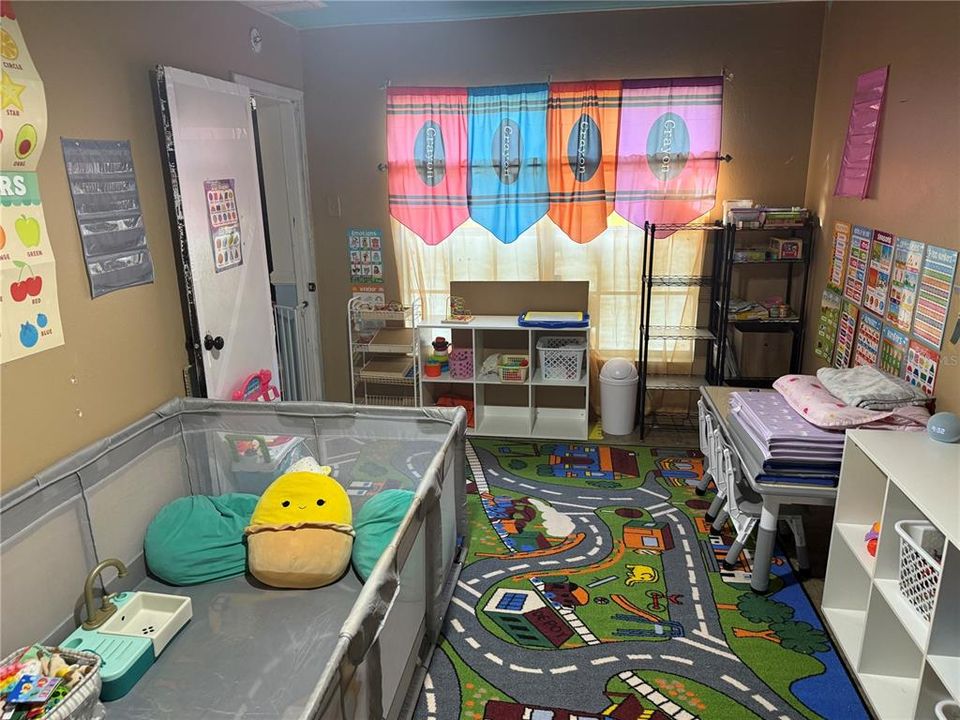 En Venta: $230,000 (3 camas, 2 baños, 1213 Pies cuadrados)