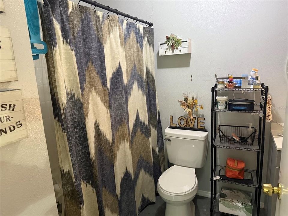 En Venta: $230,000 (3 camas, 2 baños, 1213 Pies cuadrados)