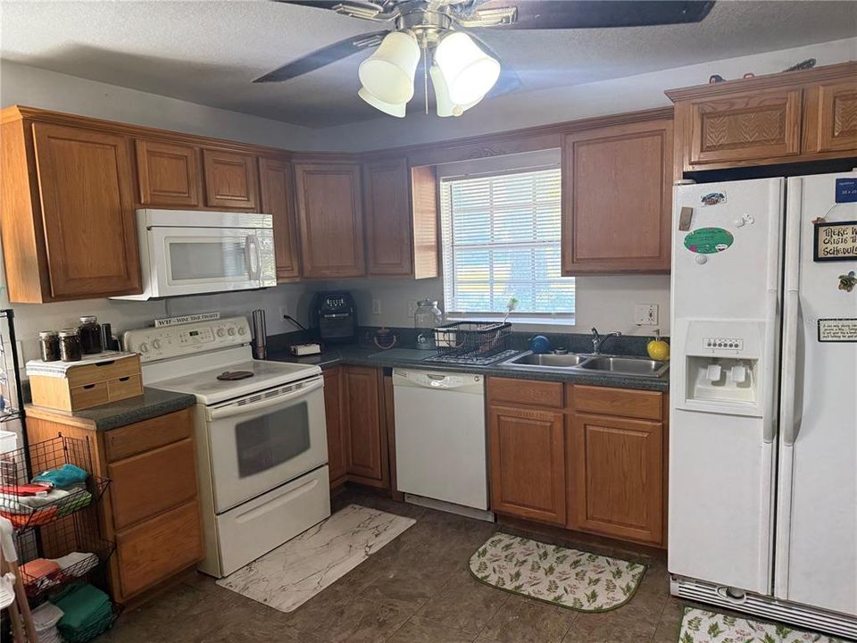 En Venta: $230,000 (3 camas, 2 baños, 1213 Pies cuadrados)