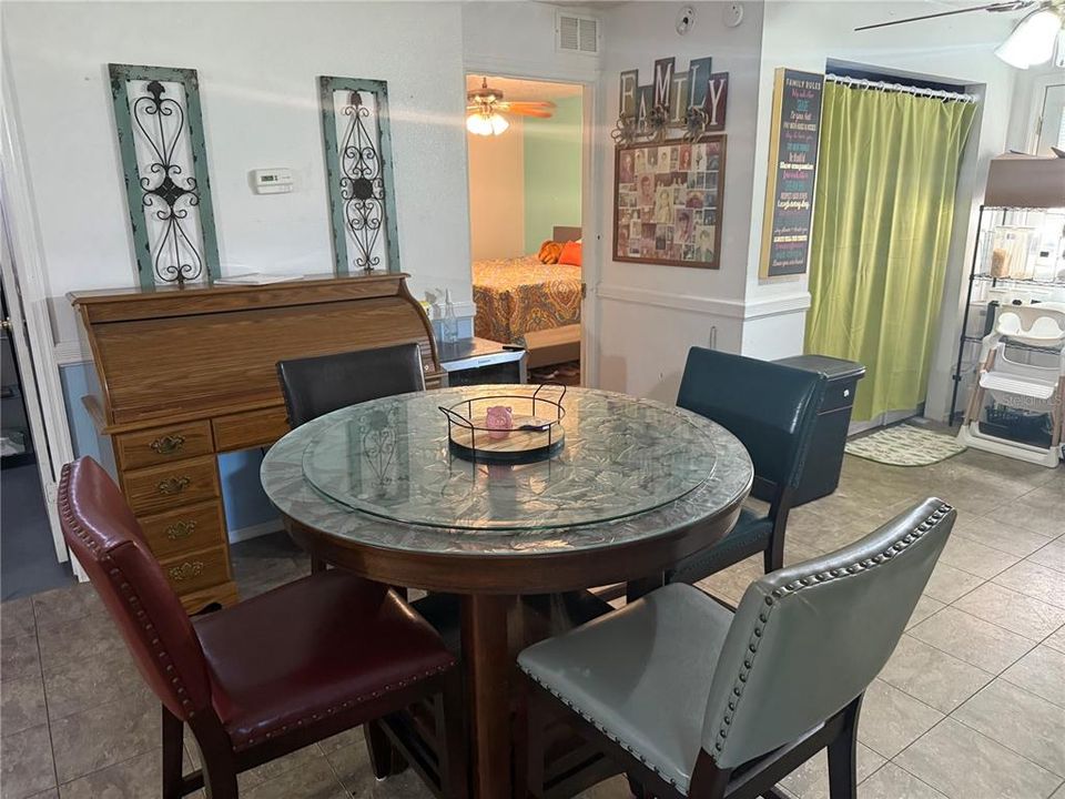 En Venta: $230,000 (3 camas, 2 baños, 1213 Pies cuadrados)