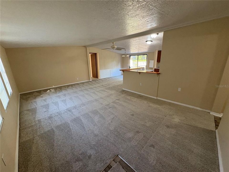 Active With Contract: $209,900 (3 beds, 2 baths, 1248 Square Feet)