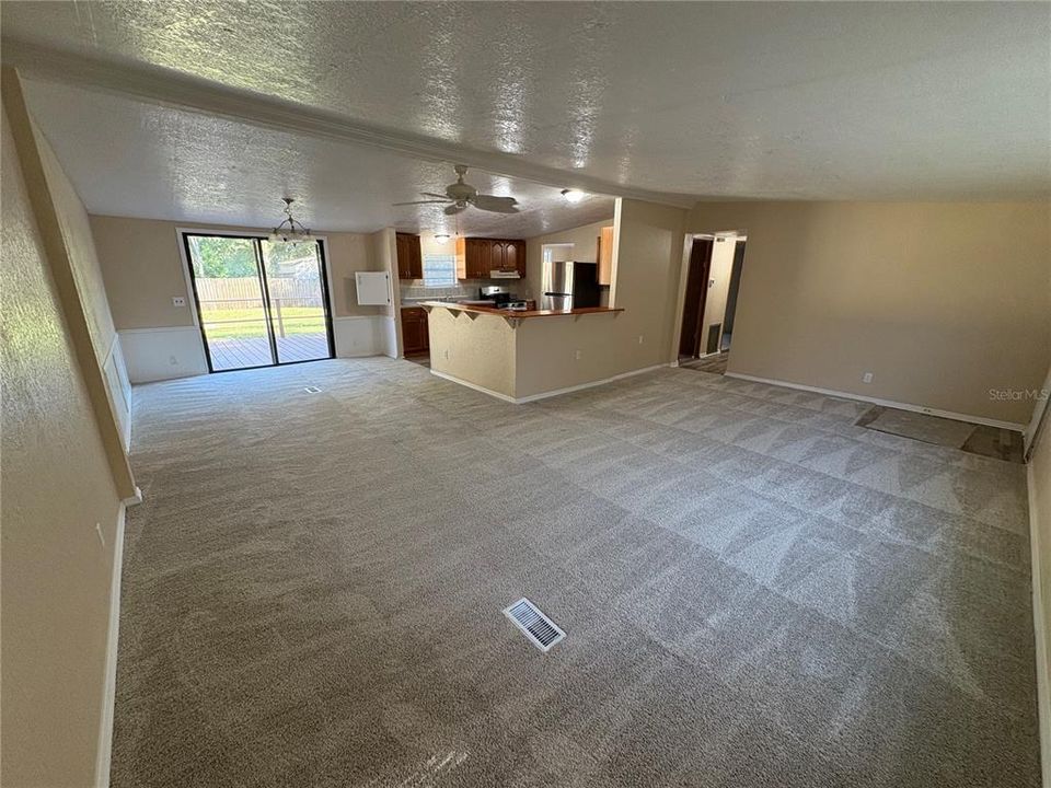 Active With Contract: $209,900 (3 beds, 2 baths, 1248 Square Feet)
