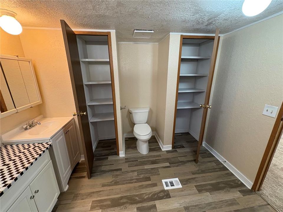 Active With Contract: $209,900 (3 beds, 2 baths, 1248 Square Feet)