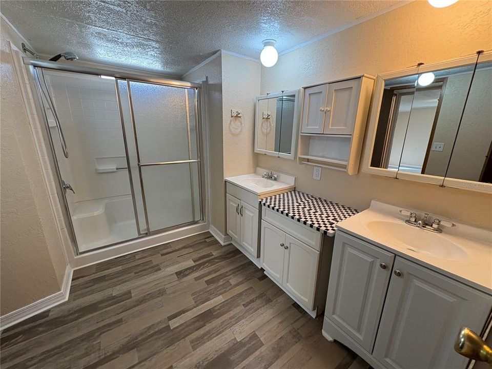 Active With Contract: $209,900 (3 beds, 2 baths, 1248 Square Feet)