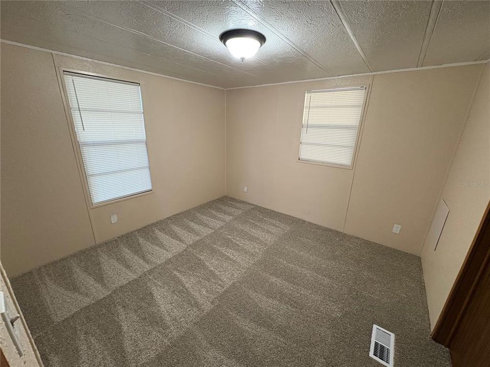 Active With Contract: $209,900 (3 beds, 2 baths, 1248 Square Feet)