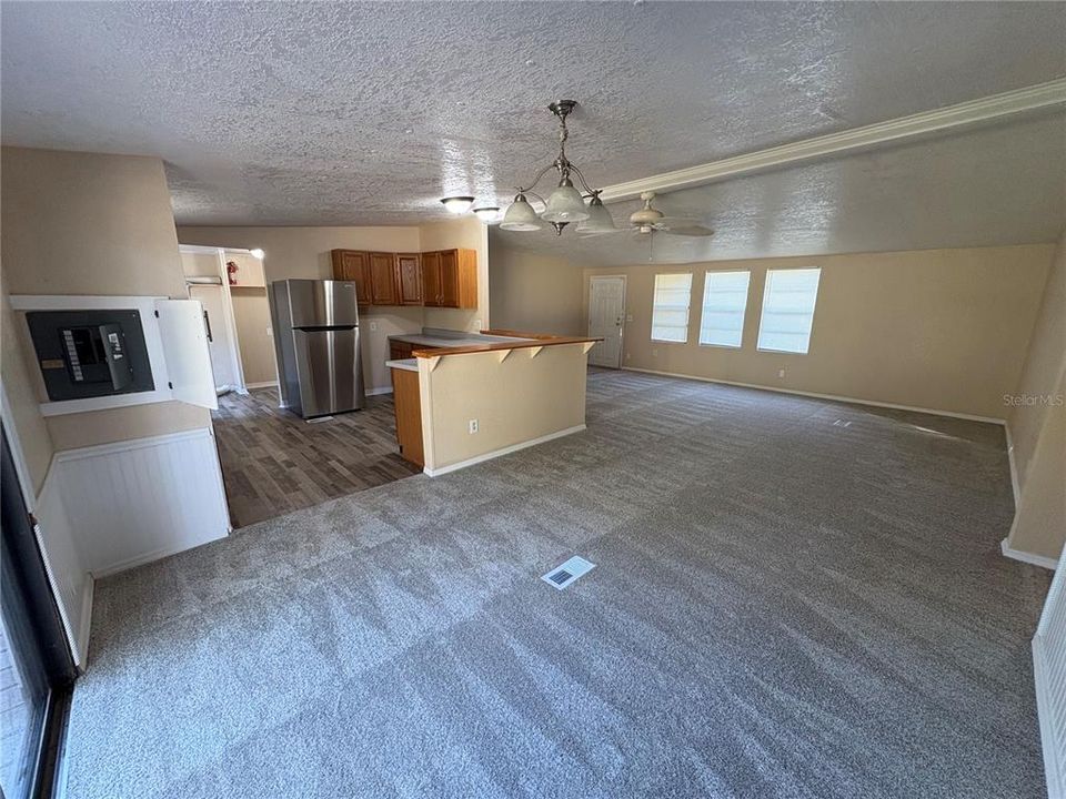 Active With Contract: $209,900 (3 beds, 2 baths, 1248 Square Feet)