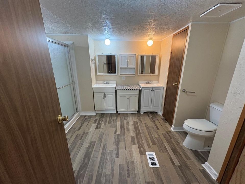 Active With Contract: $209,900 (3 beds, 2 baths, 1248 Square Feet)