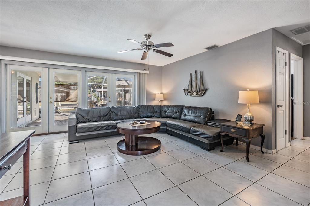 For Sale: $455,000 (3 beds, 2 baths, 1315 Square Feet)