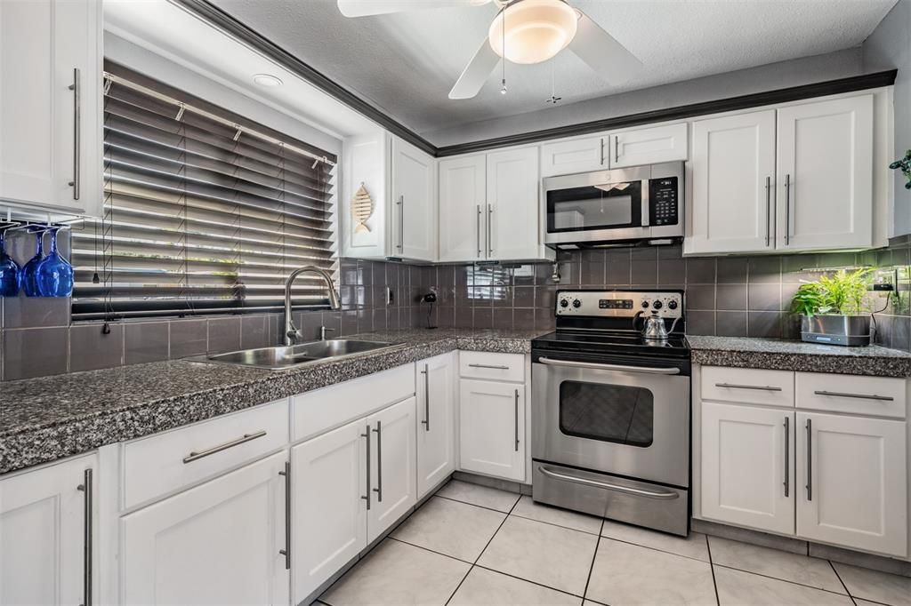 For Sale: $455,000 (3 beds, 2 baths, 1315 Square Feet)