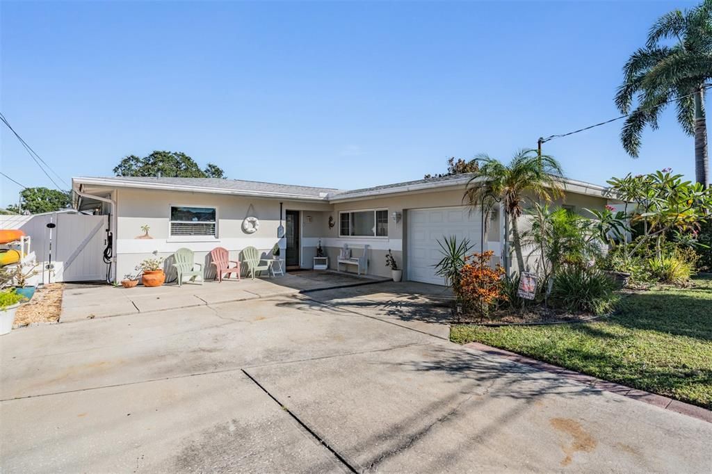 For Sale: $455,000 (3 beds, 2 baths, 1315 Square Feet)