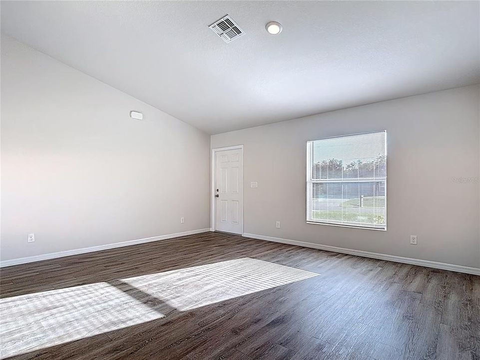 For Sale: $295,000 (4 beds, 2 baths, 1617 Square Feet)