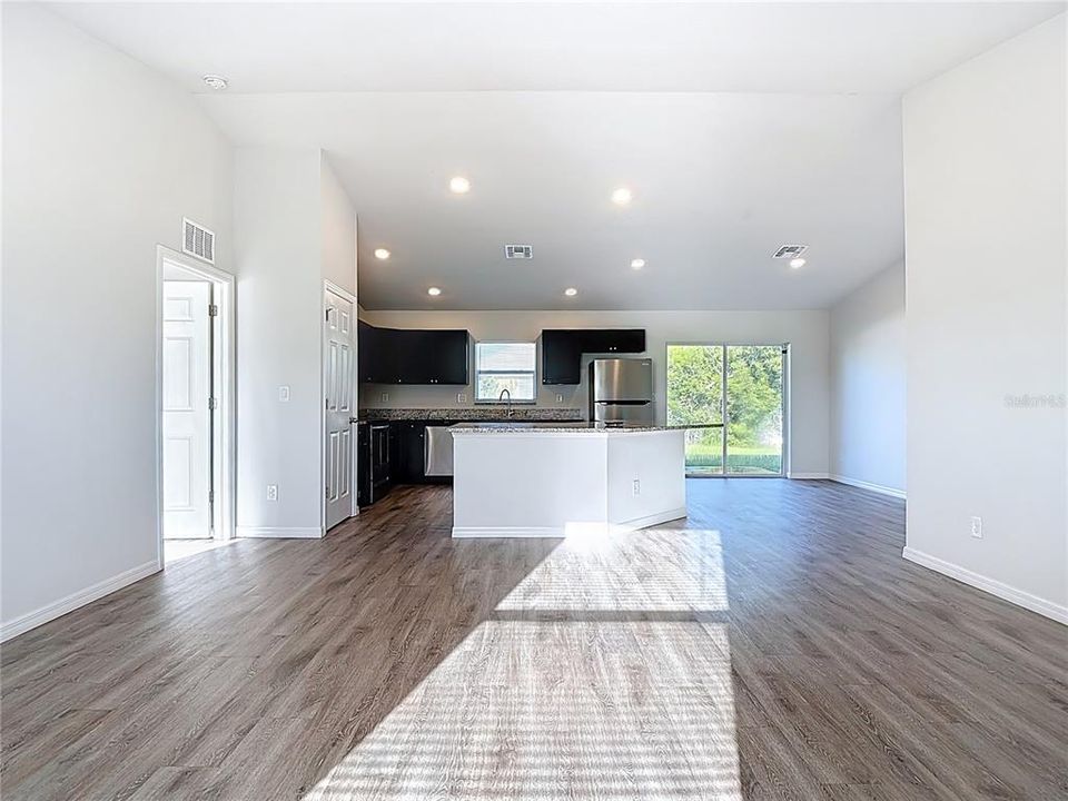 For Sale: $295,000 (4 beds, 2 baths, 1617 Square Feet)