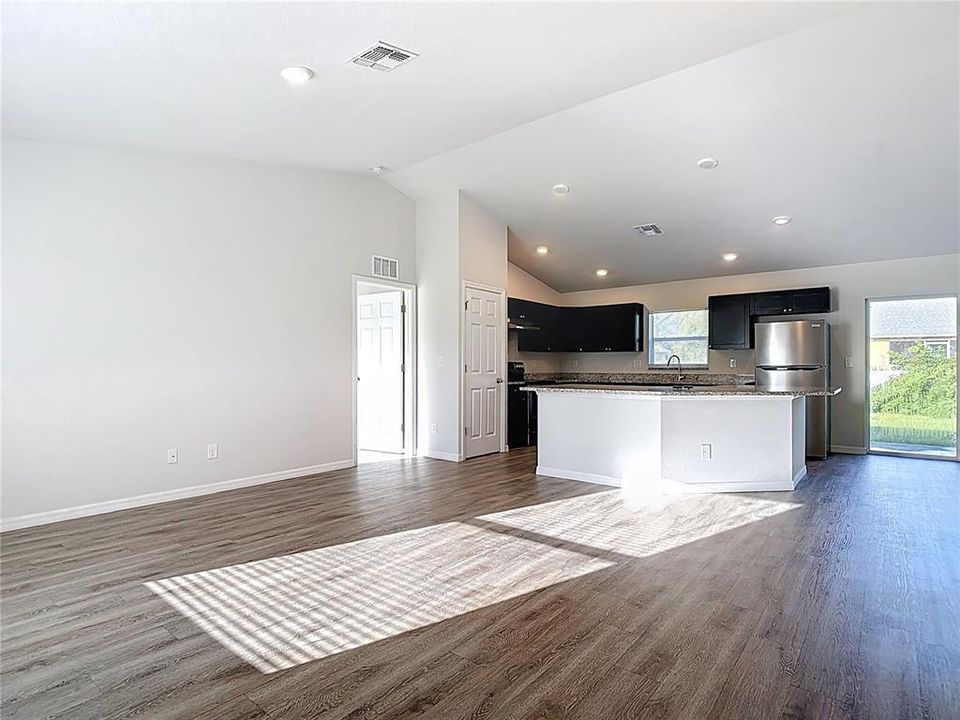 For Sale: $295,000 (4 beds, 2 baths, 1617 Square Feet)