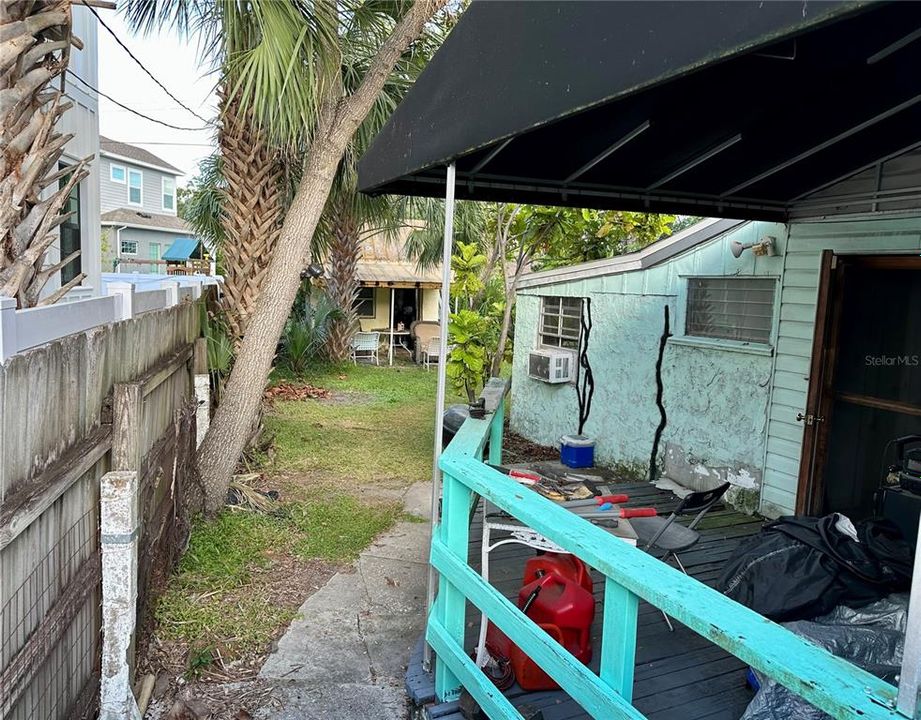 На продажу: $579,000 (0.14 acres)