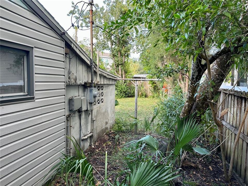 На продажу: $579,000 (0.14 acres)