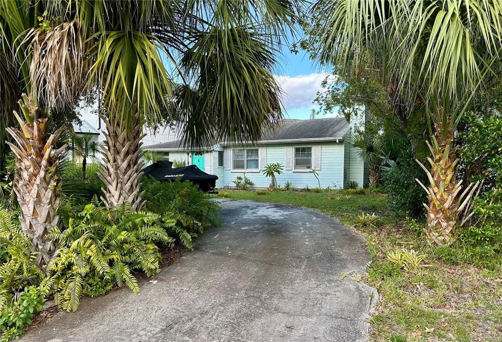 На продажу: $579,000 (0.14 acres)