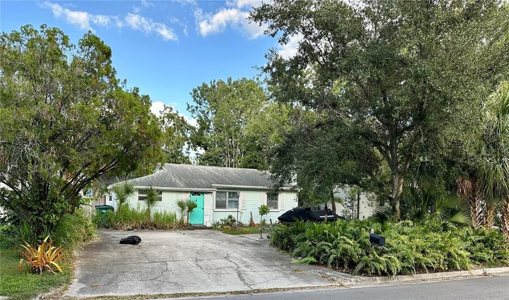 На продажу: $579,000 (0.14 acres)