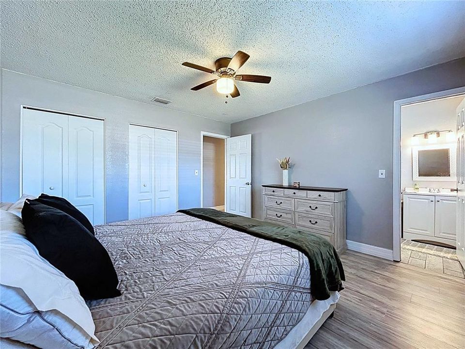 For Sale: $324,900 (4 beds, 2 baths, 1162 Square Feet)