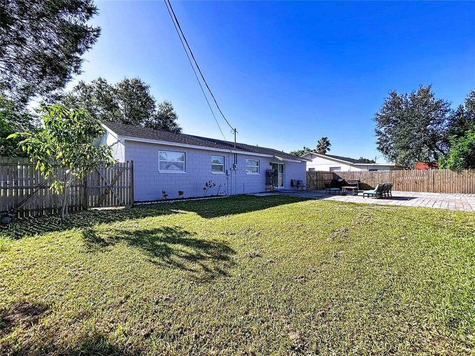 For Sale: $324,900 (4 beds, 2 baths, 1162 Square Feet)