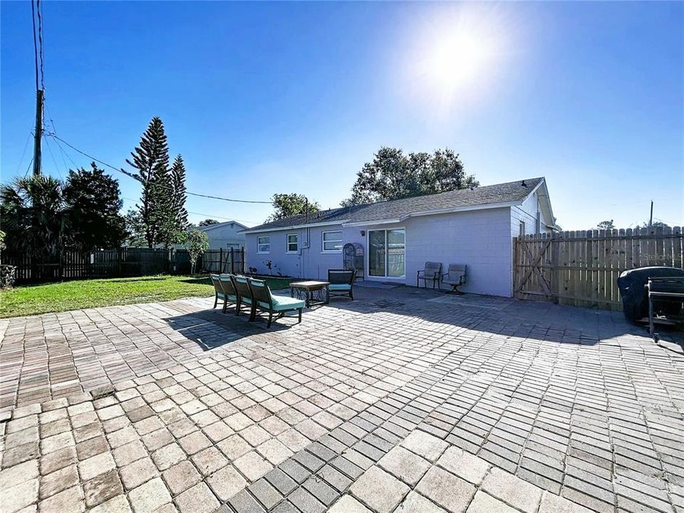 For Sale: $324,900 (4 beds, 2 baths, 1162 Square Feet)