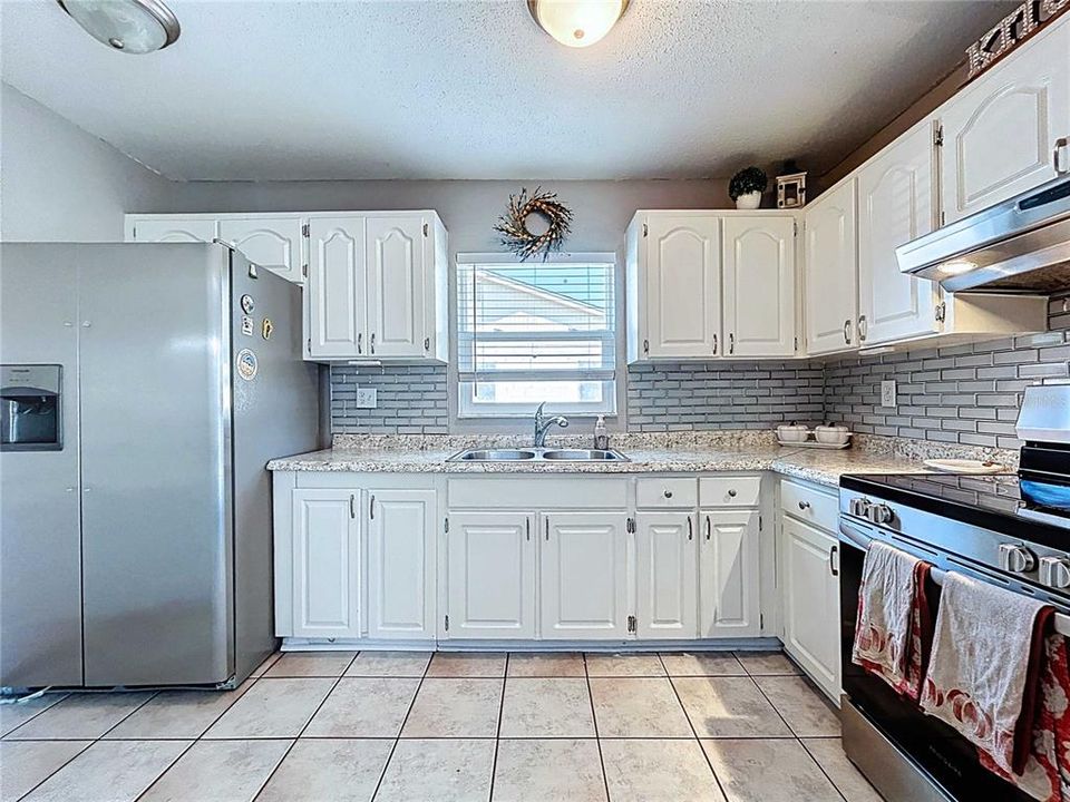 For Sale: $324,900 (4 beds, 2 baths, 1162 Square Feet)