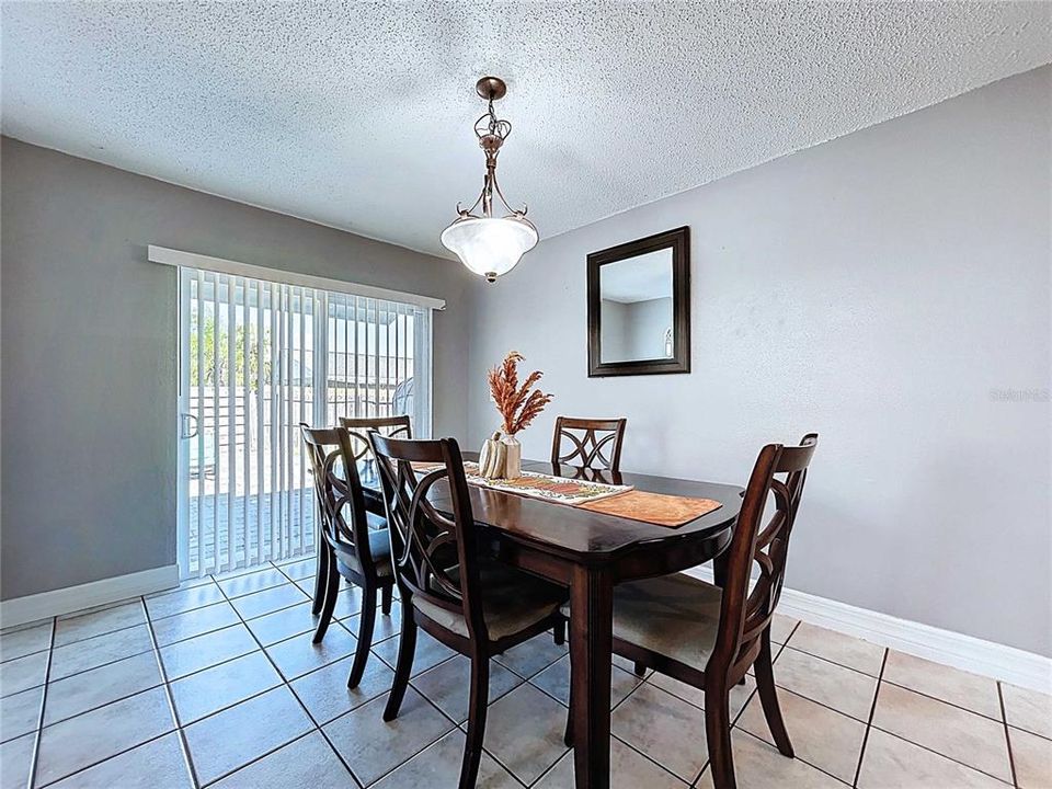 For Sale: $324,900 (4 beds, 2 baths, 1162 Square Feet)