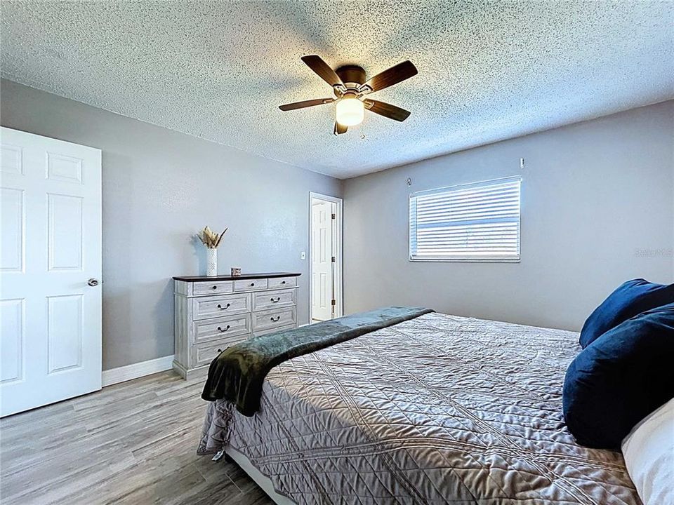 For Sale: $324,900 (4 beds, 2 baths, 1162 Square Feet)